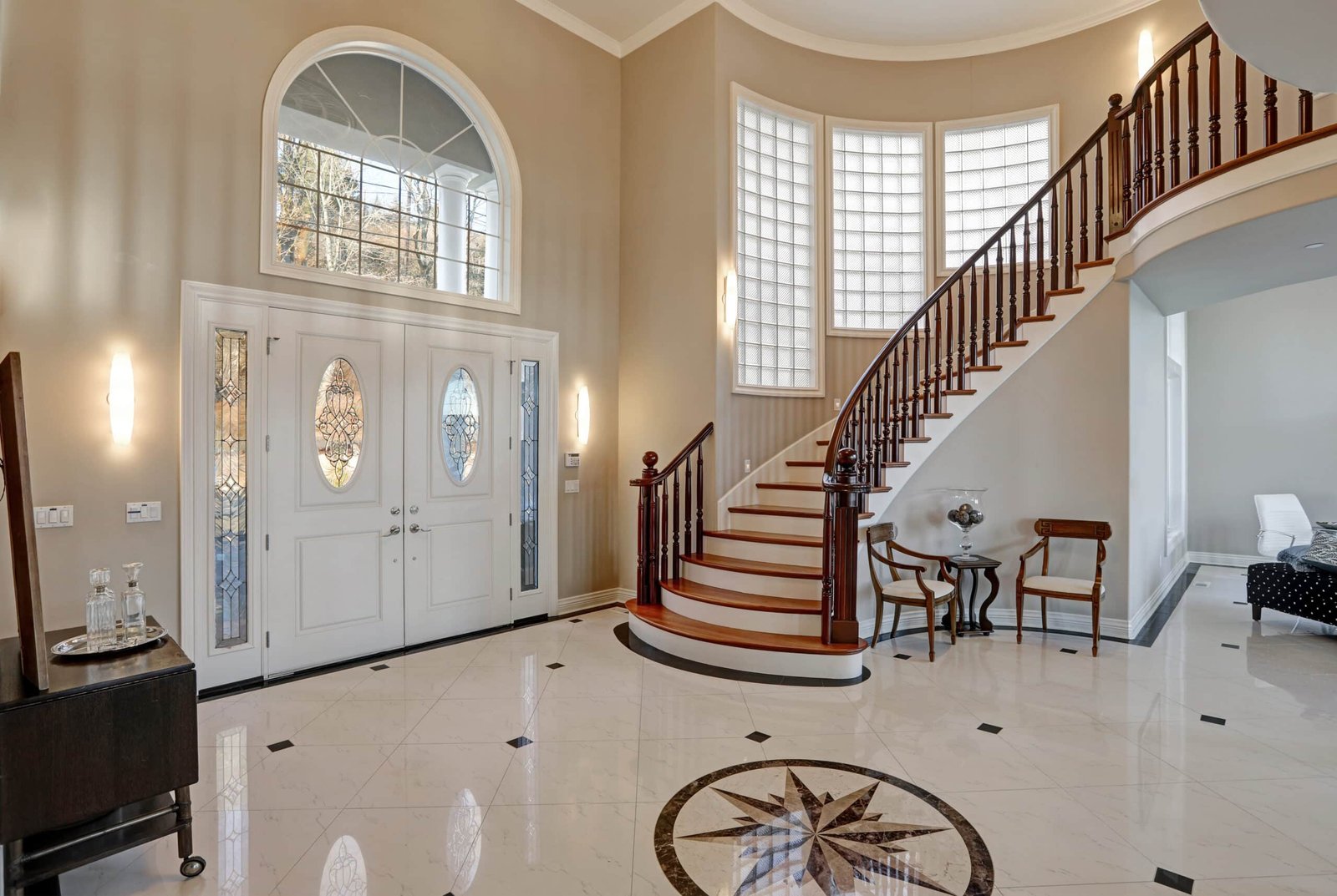 10 Creative Ideas for Decorating the Entryway Floor