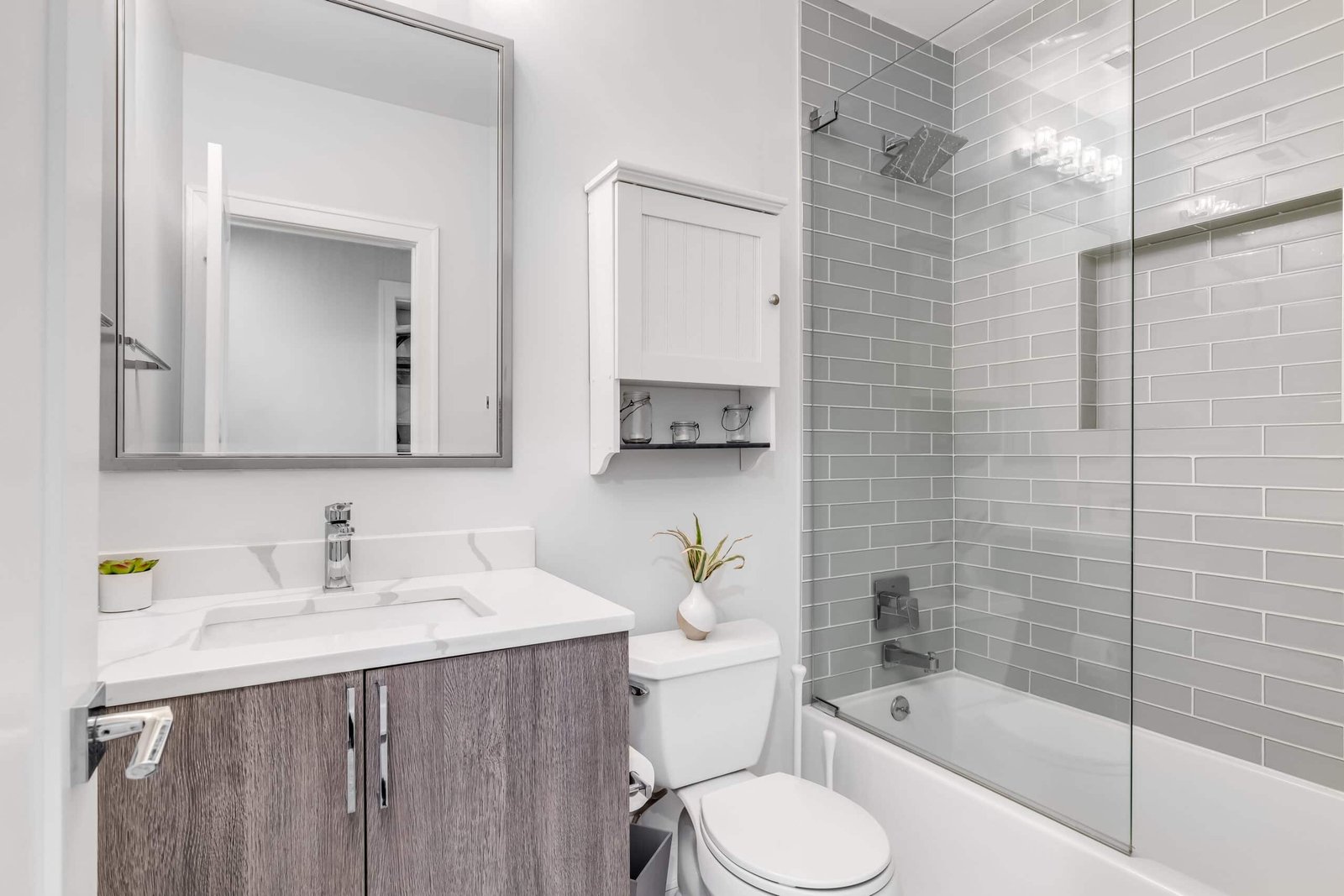 Small Bathroom Design Ideas