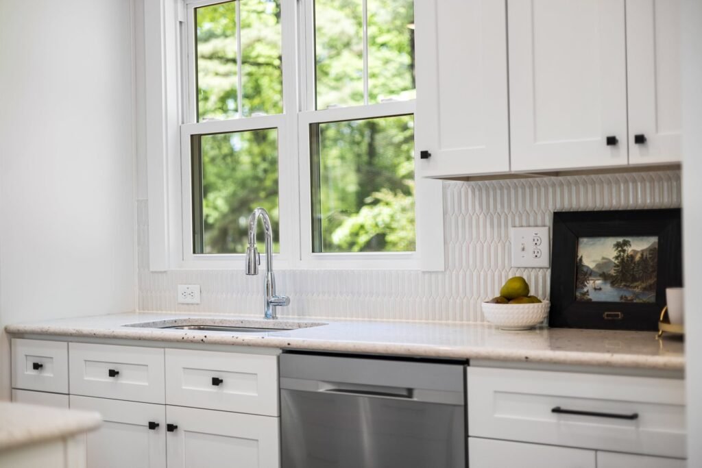 White vertical backsplash tile White vertical backsplash tile