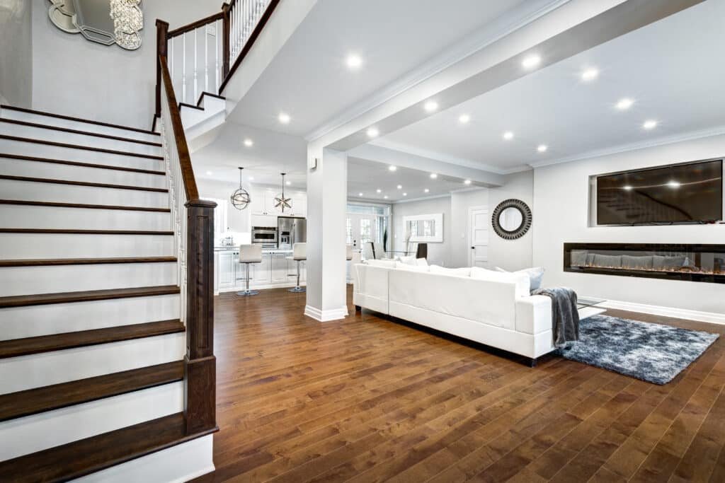 Living room with fireplace and recessed ceiling lightening Living room with fireplace and recessed ceiling lightening