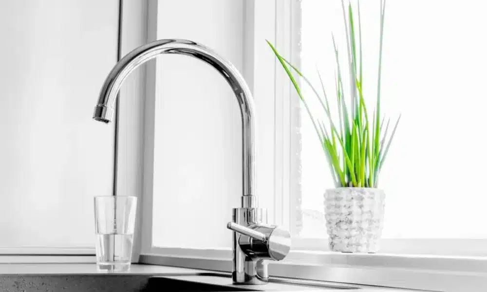 Kitchen Faucet in Chrome 1200x800 1