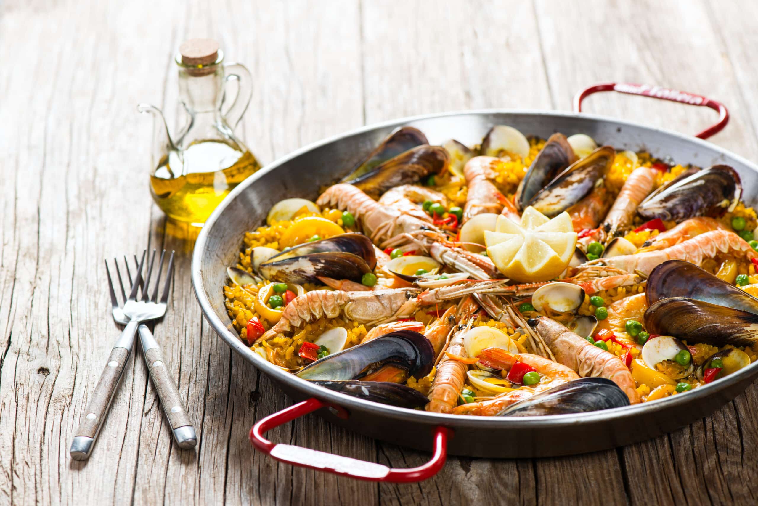 Vegetable paella with seafood
