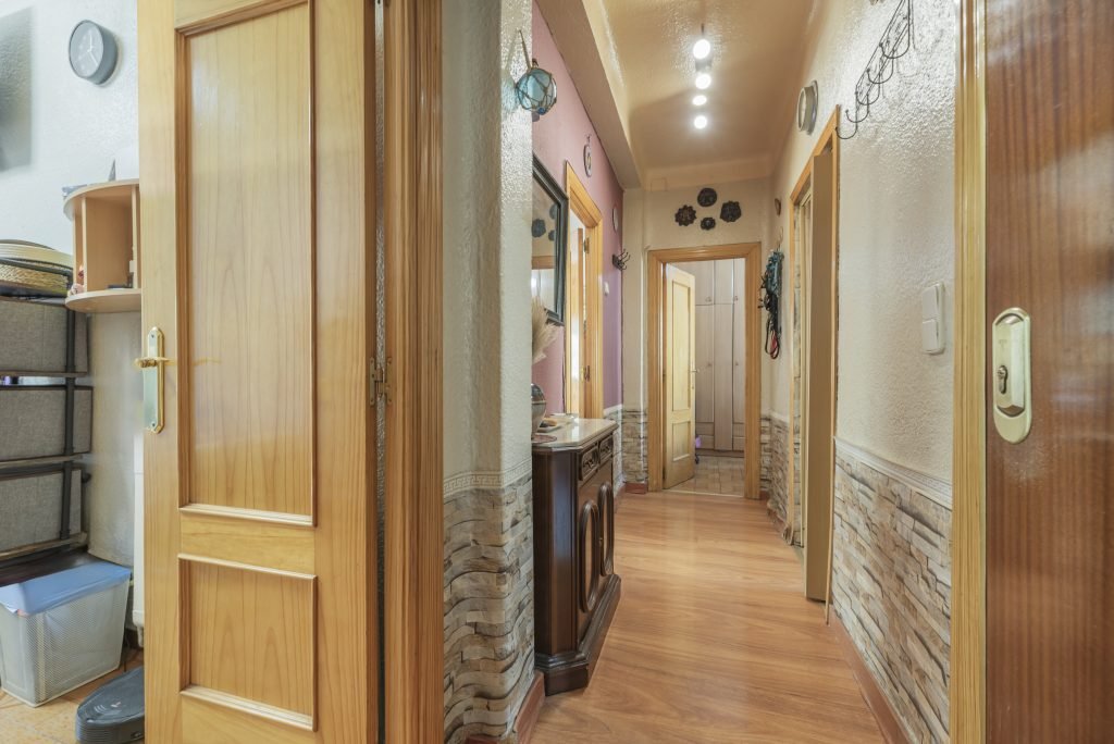 Best Colors for Hallways