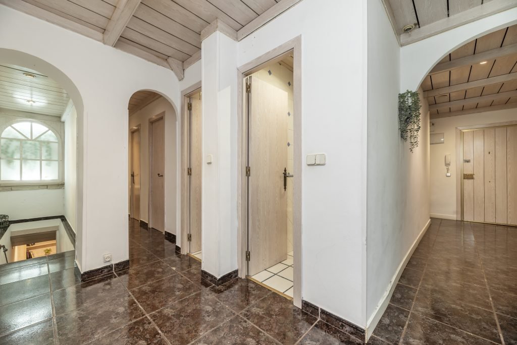 Best Colors for Hallways