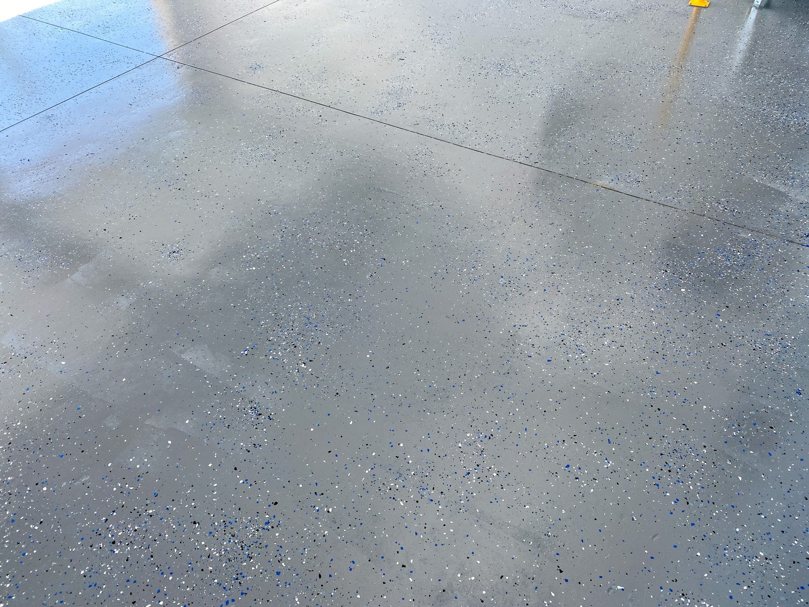 A gray epoxy finish sprinkled with blue A gray epoxy finish sprinkled with blue
